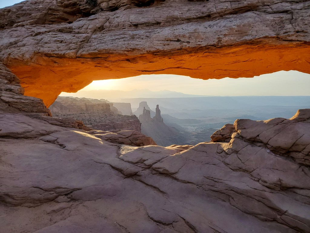 mesa arch sunrise moab utah